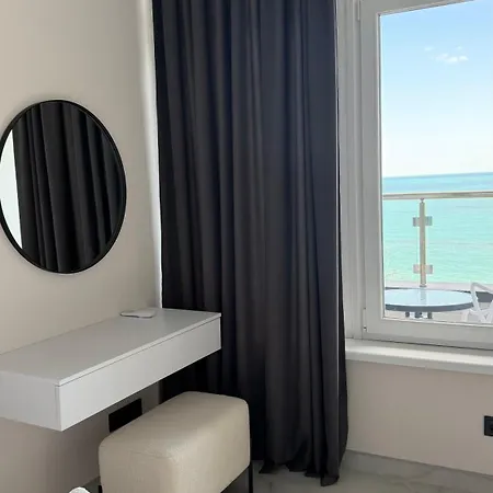 Sea View Luxe Apartment *